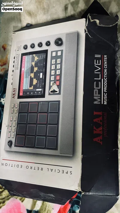 محطة إنتاج موسيقي Akai MPC Live II Retro Edition 3