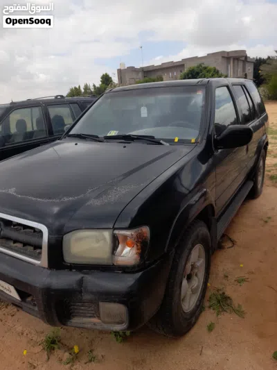 Nissan Pathfinder XE 3