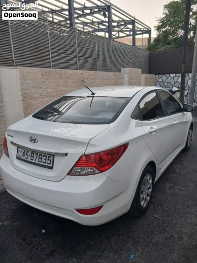 Hyundai Accent Standard 3