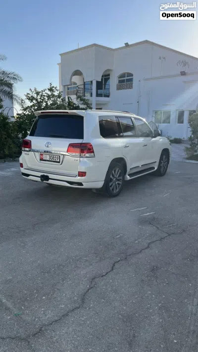 Toyota Land Cruiser VXR 3