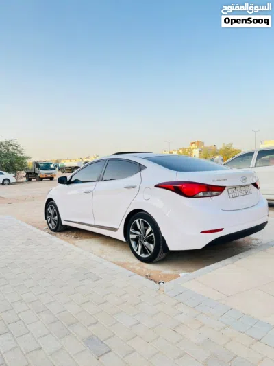 Hyundai Elantra Standard 4