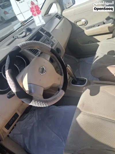 Nissan Tiida 4