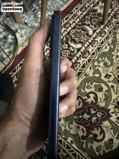 عندي ايفون 17 بروماكس ازرق تك سيم كارت 4