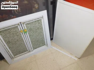 للبيع 5 شبك ألمنيوم أسود بحالة الوكالة مع واجهة خزانة بسعر حرق 2
