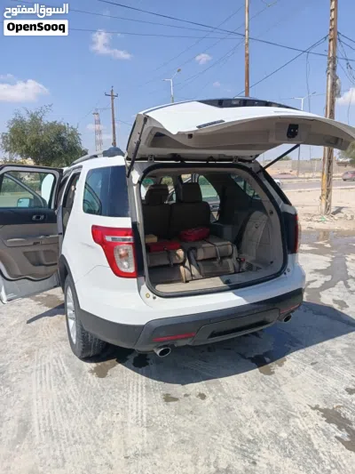 Ford Explorer Base 4