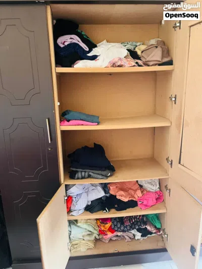 Almari for clothes good in condition 4