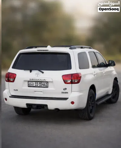 Toyota Sequoia SR 5 2