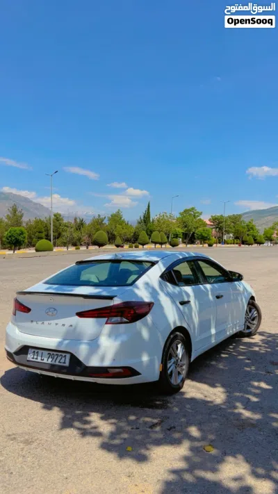 Hyundai Elantra Limited 4