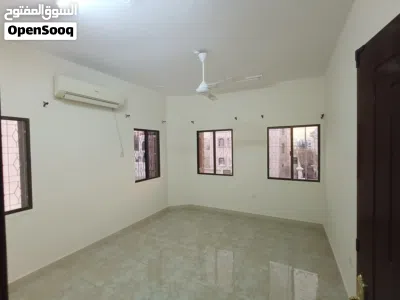ثلاث غرف وثلاث حمامات واثنين صاله ومطبخ الغبره الجنوبيه بجوار عمان مول 2