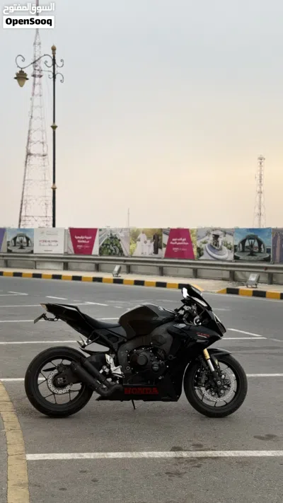 هوندا CBR1000RR 4