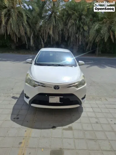 Toyota Yaris E 4