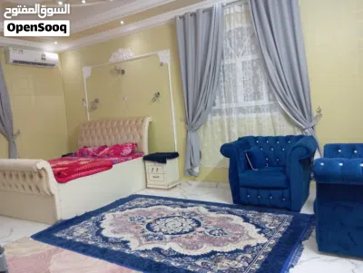*منزل للأجار اليومي* يتكون المنزل من 3غرف كل غرفه مع دورة مياه وفي دورة مياه خارجيه مطبخ بكامل مس 2