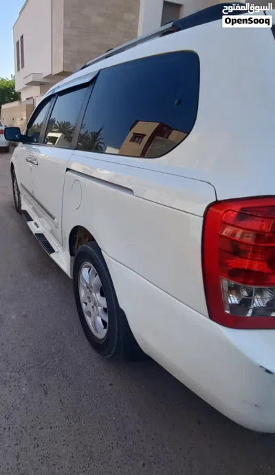 Kia Carnival LX 2