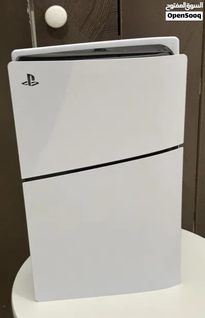 PS5 Slim نسخة الأقراص + يدين أصليات نظيف وعلى الشرط 4