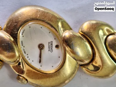 ساعة سيكو نسائية مطلية بالذهب – مستعملةساعة نسائية أنيقة من ماركة Seiko بتصميم كلاسيكي مميز وسوار عر 4