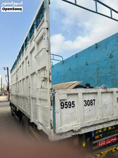 this truck for sale in ruwi good condesan 7ton 3