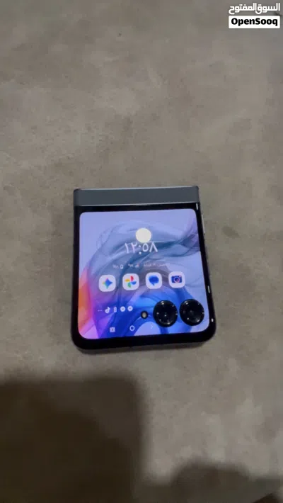 Motorola Razr 50 موترريلا رازر 50 استعمال خفيف 3
