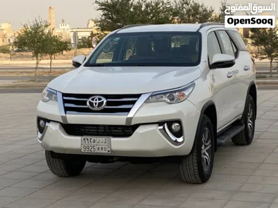 Toyota Fortuner Standard 2