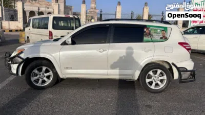 Toyota RAV 4 Limited 3