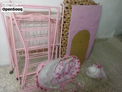 تخت بيبي كامل مش ناقص اشي بس بدو شويه صيانه خفيفه 2