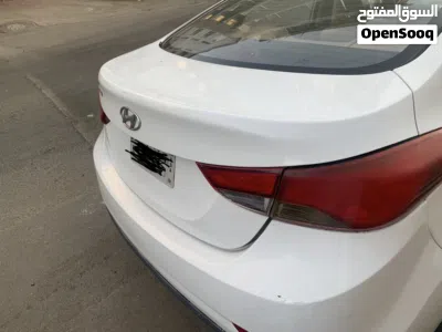 Hyundai Elantra Standard 2