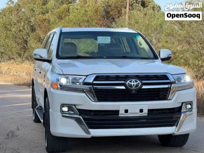 Toyota Land Cruiser VXR 2
