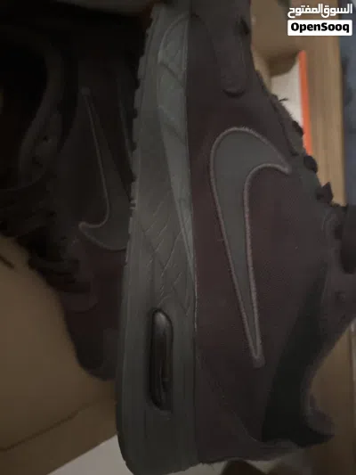 Nike shoes that isn’t available in Oman and worth a lot and you can’t find a better price and comfy 3