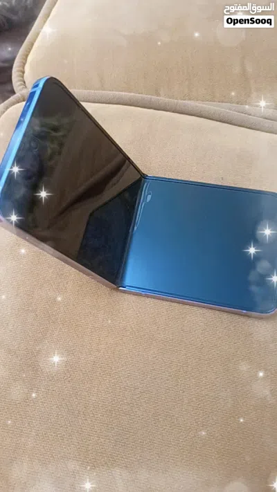 اسم الجهاز Samsung Galaxy Flip4 3