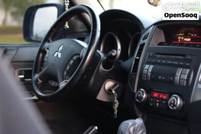 Mitsubishi Pajero GLS 2
