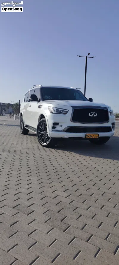 Infiniti QX80 Luxe 2