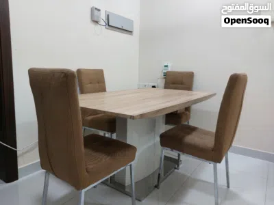 للبيع طاولة طعام من هوم سنتر مع 4 كراسي – بحالة ممتازة Dining Table Set for Sale ( Home center) 4