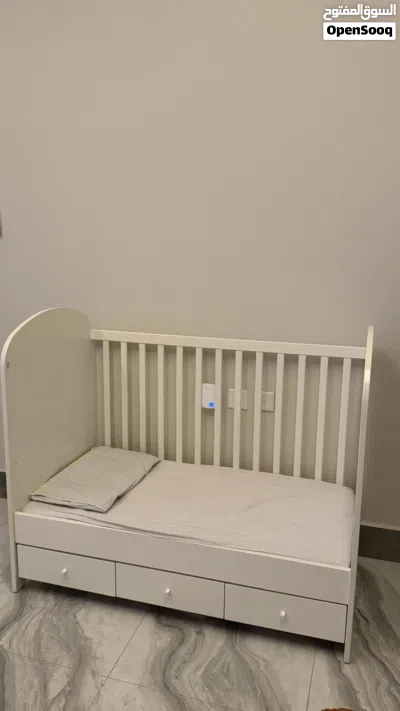 سرير اطفال من ايكيا مع ثلاث دروج IKEA crib with three drawers 2