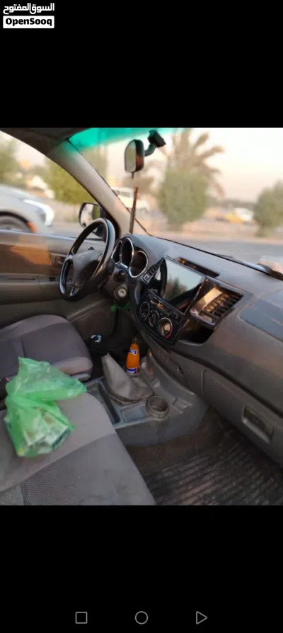 Toyota Hilux DLX 2
