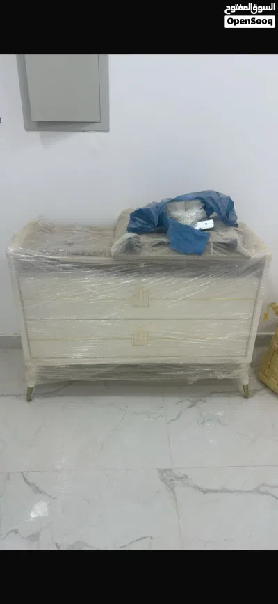 اثاث مستعمل يحتوي من شبريه وملحقاته 2