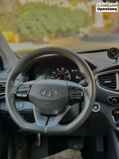 Hyundai Ioniq Standard 3