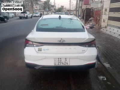 Hyundai Elantra Standard 3