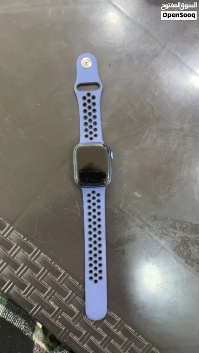 للبيع Apple watch series 7 45mm Gps بطارية 92 بحالة نظيفة فقط شخوط بالشاشة معها شاحن و كستك 2