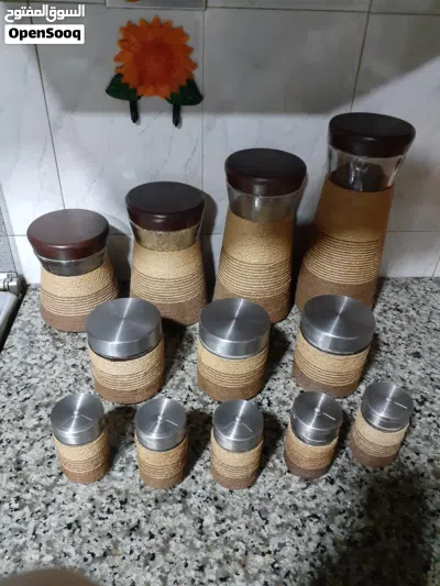 طقم للسكر والشاي والقهوه والبهارات من الخشب 7قطع 3 حم كبير و4حجم وسط مع حمالتهم 3