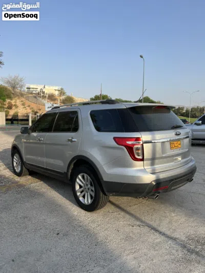 Ford Explorer XLT 4