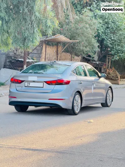 Hyundai Elantra SE 3