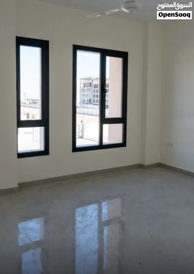 *شقة للإيجار - مسقط بوشر موقع مميز وهادئ وراقي* طابق أول غرفتين + صالة + مطبخ + 3 حمامات مواقف 2