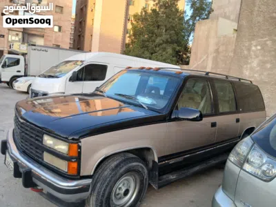 Chevrolet Suburban 1500 LT 2