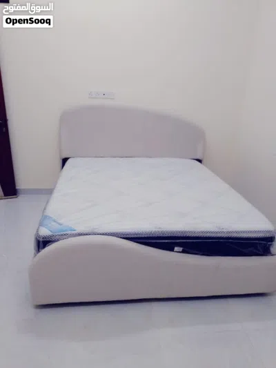 تفصيل سرير مع اثنين كومودينو مع دوشق طبي 4