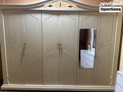 Cabinet for Sale in very good condition 2