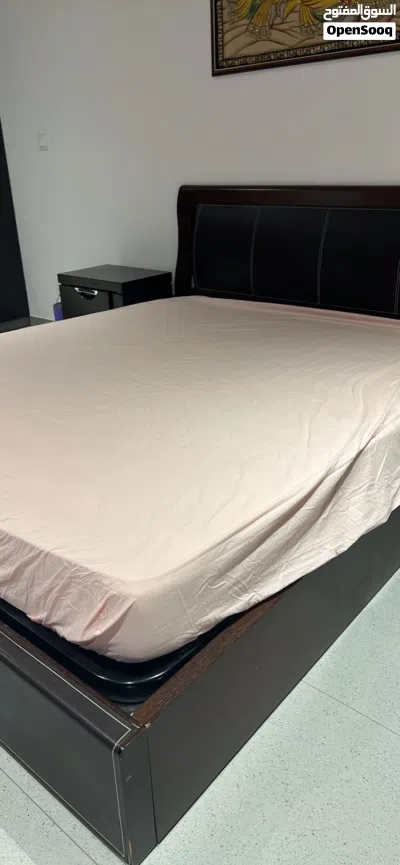 King size bed with hydraulic storage, mattress and 2 bedside tables 3