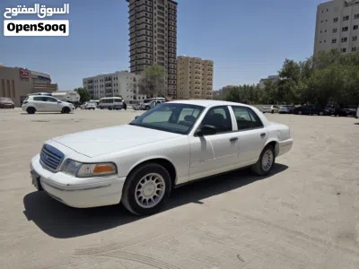 Ford Crown Victoria Standard 2
