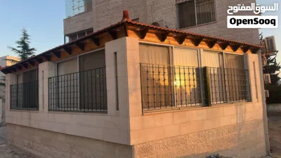 شقة أرضية مفروشة بالكامل مجددة بتشطيبات فاخرة ومستوى خمس نجوم 2