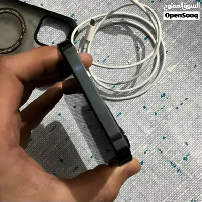أيفون 12 برو ماكس بحالة الوكالة ولا شخط 3