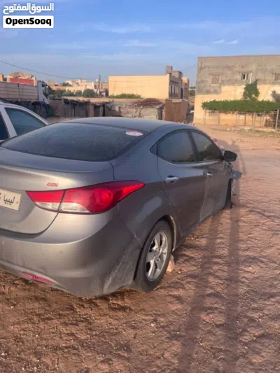 Hyundai Elantra Standard 3