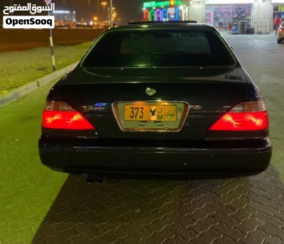 نيسان جلوريا مع رقم مميز 3